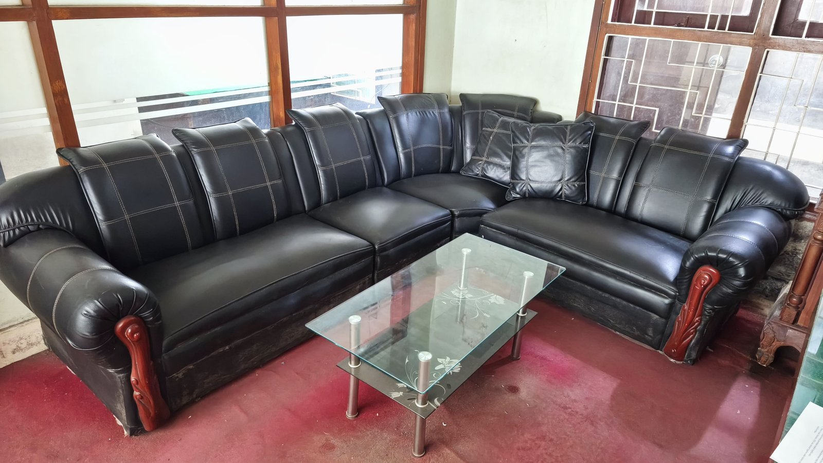Set sofa sudut kulit sintetis + meja kaca